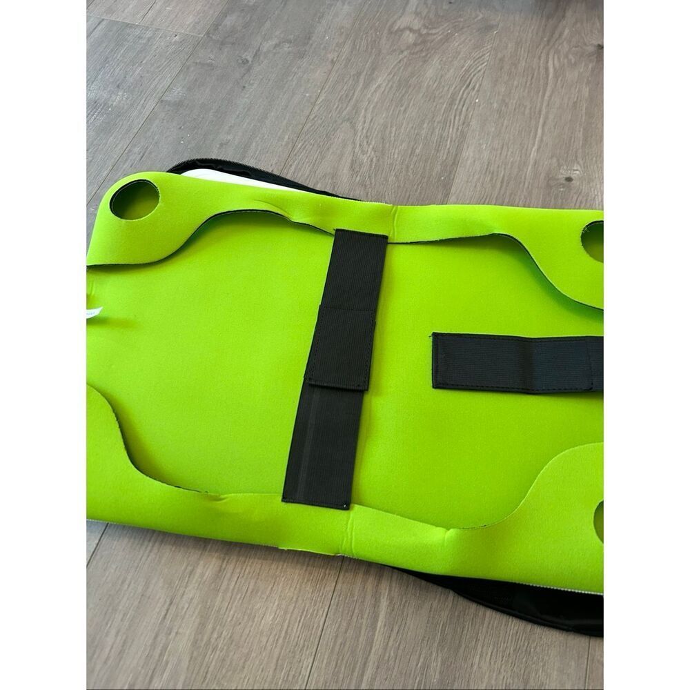 Wii balance board with cover and carrying case - Picture 6 of 6
